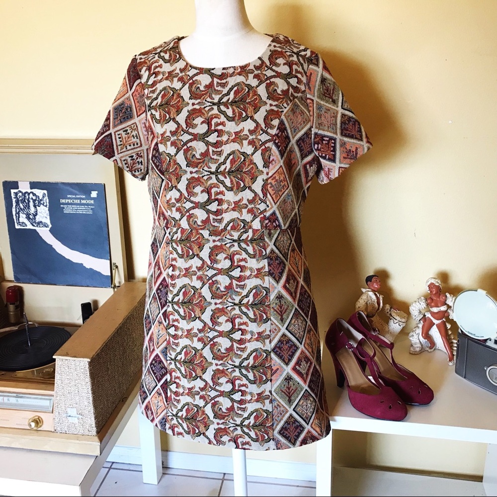 Casual mini brown design dress.